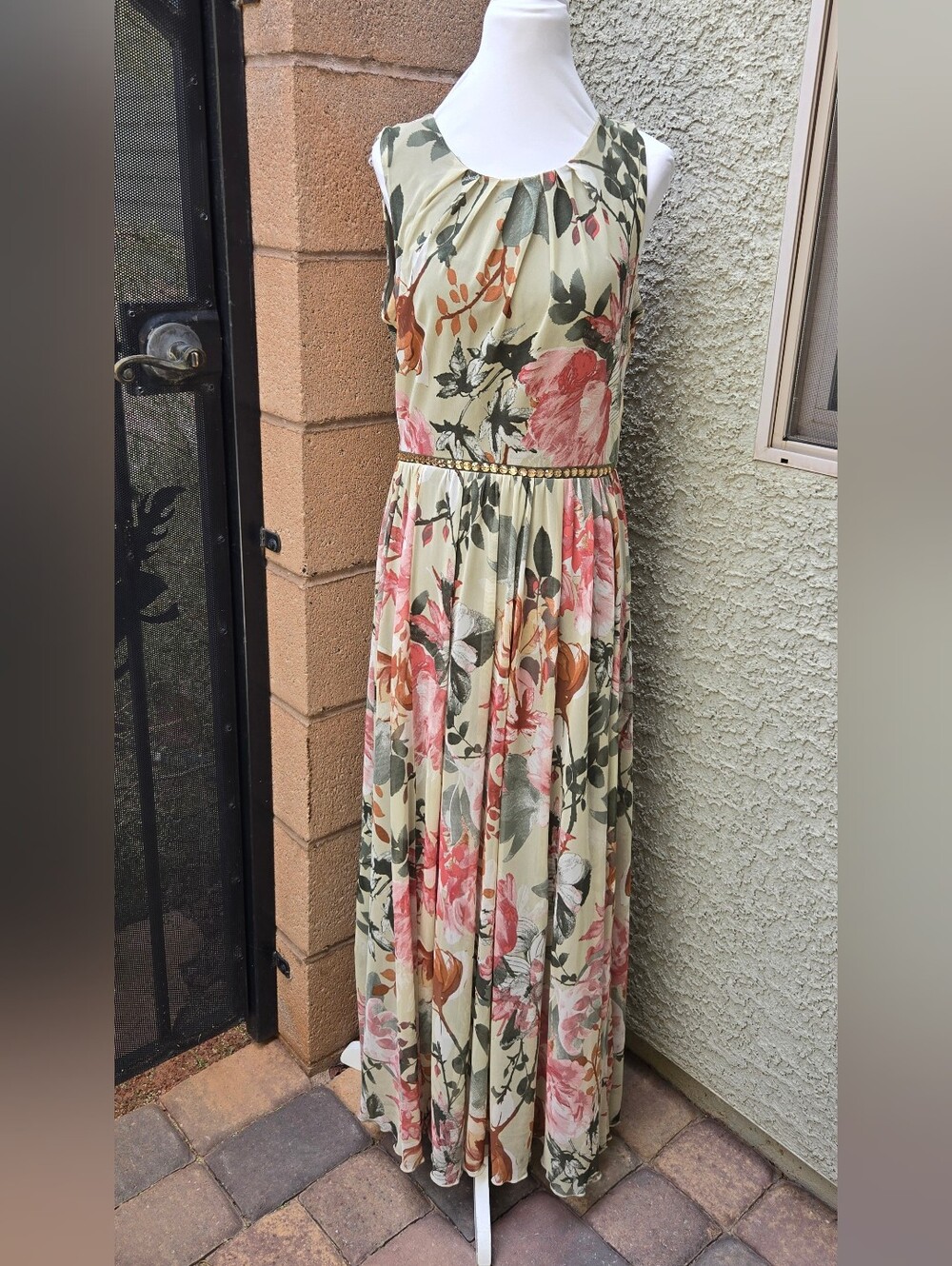 Alexa B Nites Floral Sleeveless Maxi Dress in Cream and Pink